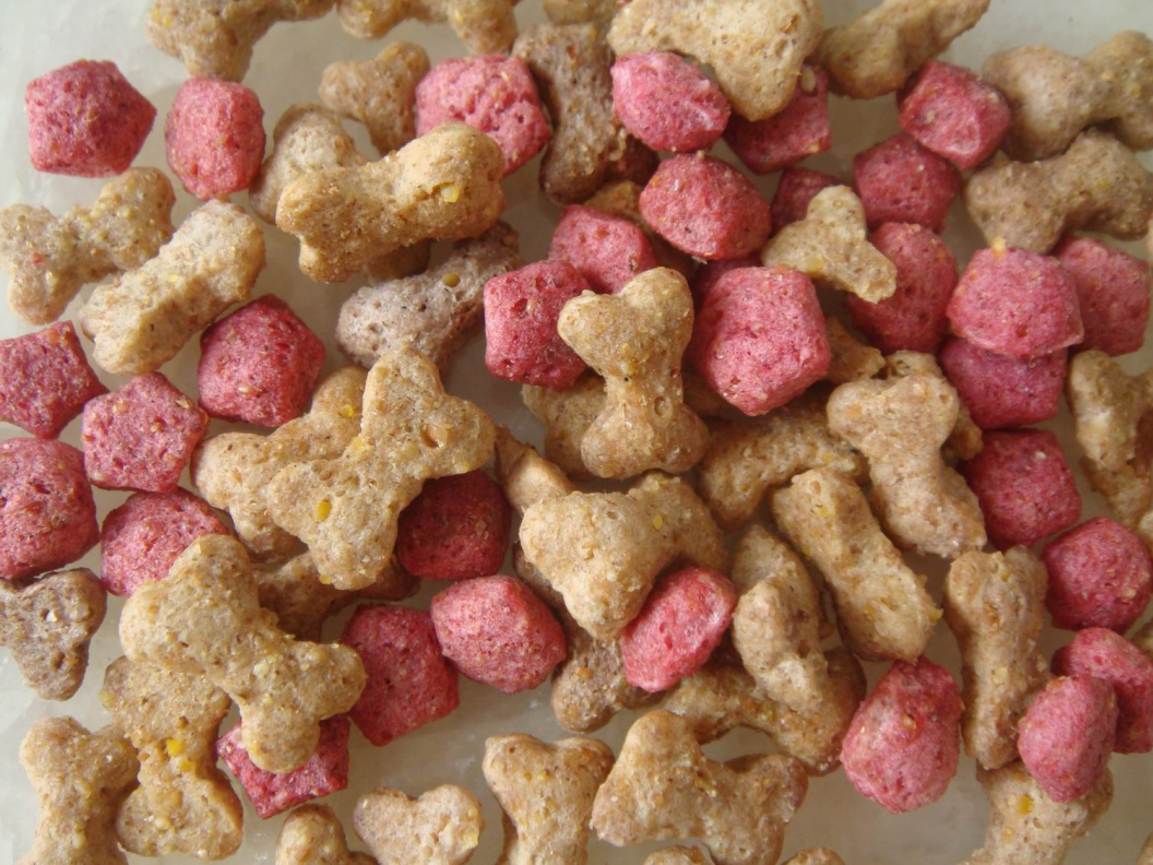 Pet food produced by pet food extruder